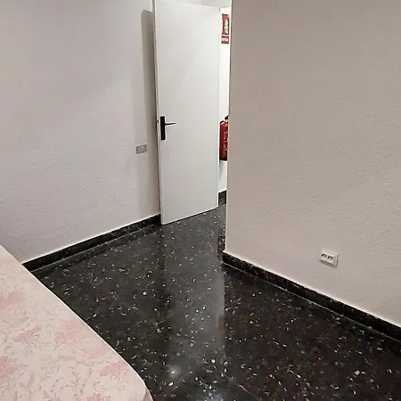 Mar 4 En Apartamento *